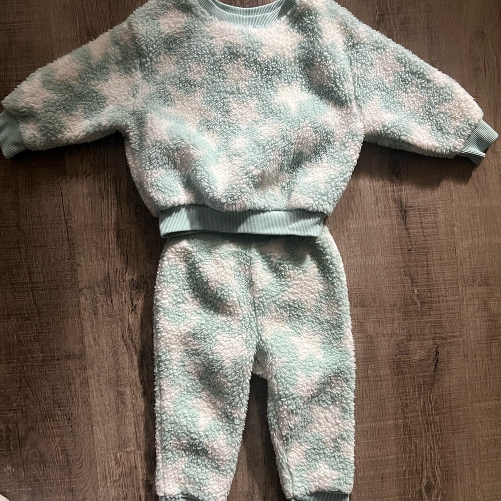 Cat & Jack green & white stars Sherpa outfit